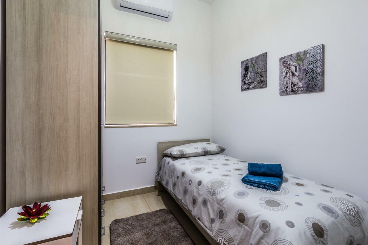 Sunny Modern Apartments Mellieha Bagian luar foto